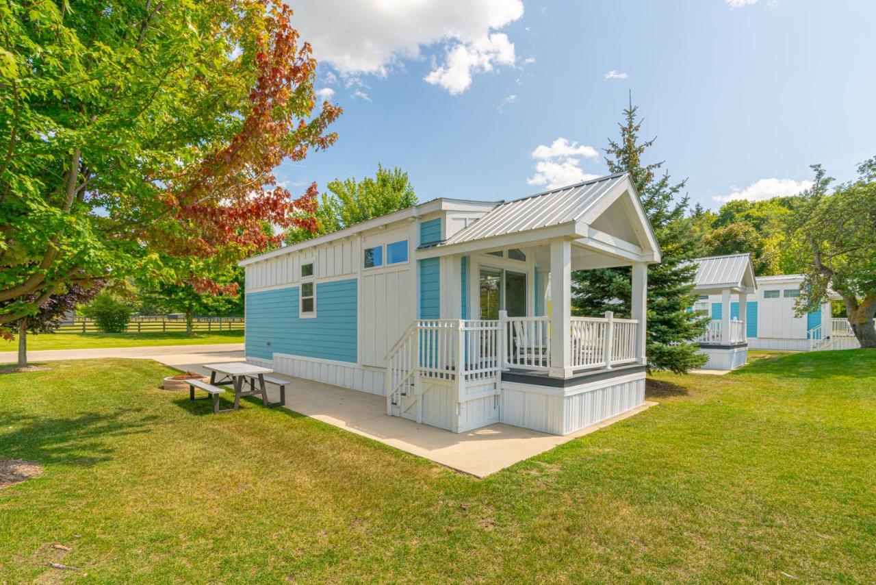 Hotel Sun Outdoors Petoskey Bay Harbor Exterior foto