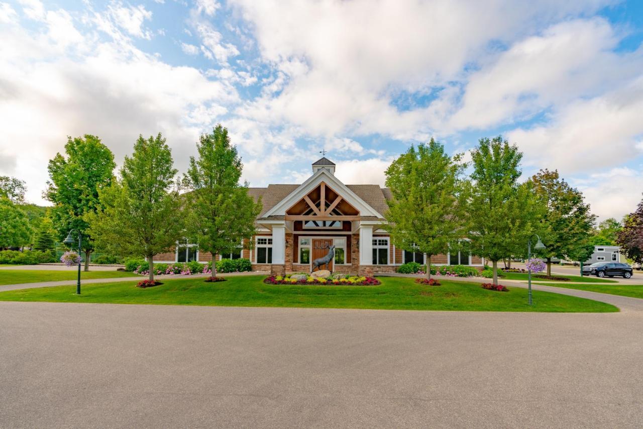 Hotel Sun Outdoors Petoskey Bay Harbor Exterior foto