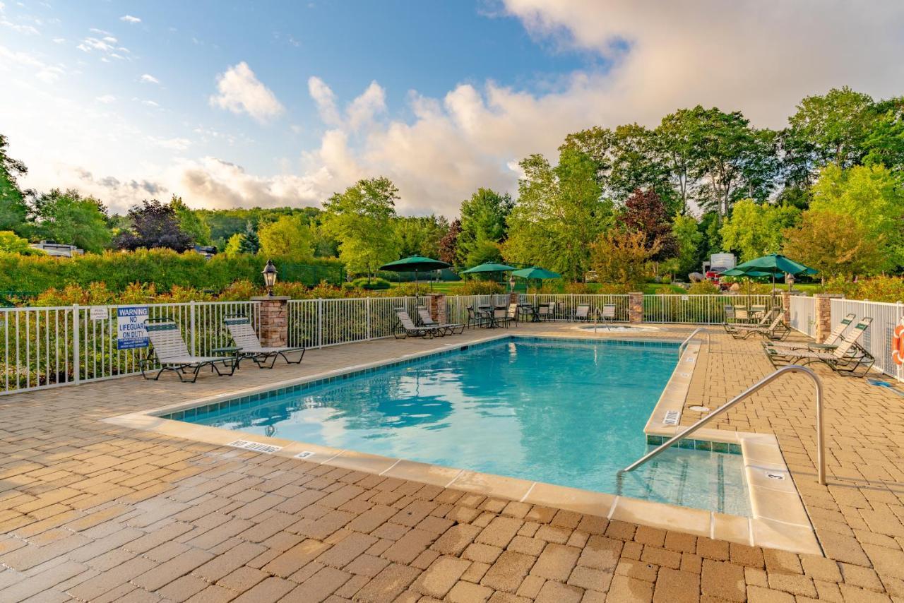 Hotel Sun Outdoors Petoskey Bay Harbor Exterior foto