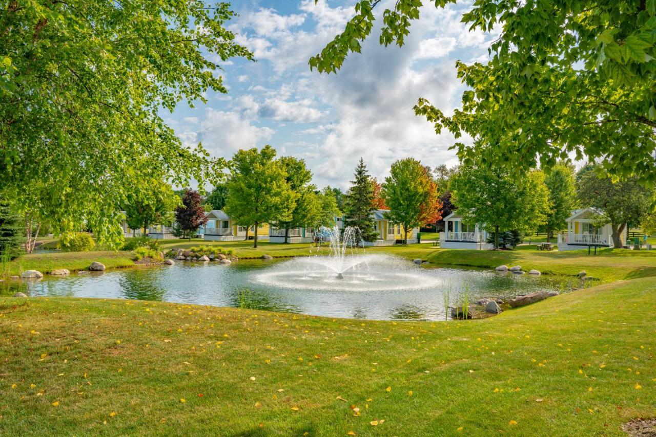 Hotel Sun Outdoors Petoskey Bay Harbor Exterior foto